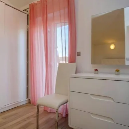 Lovely House, Near Center, Apartman