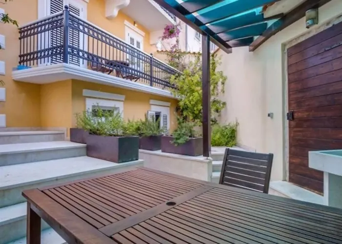 Lovely House, Near Center,