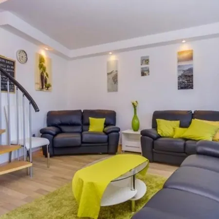 Lovely House, Near Center, マリ・ロシニュ