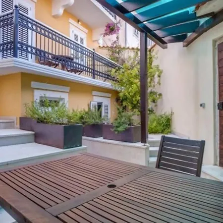 Lovely House, Near Center,