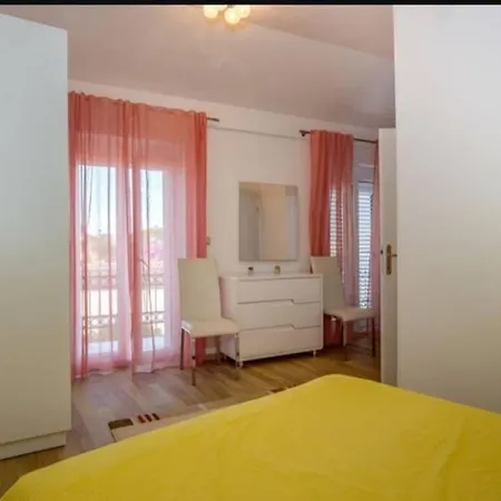 Lovely House, Near Center, 아파트